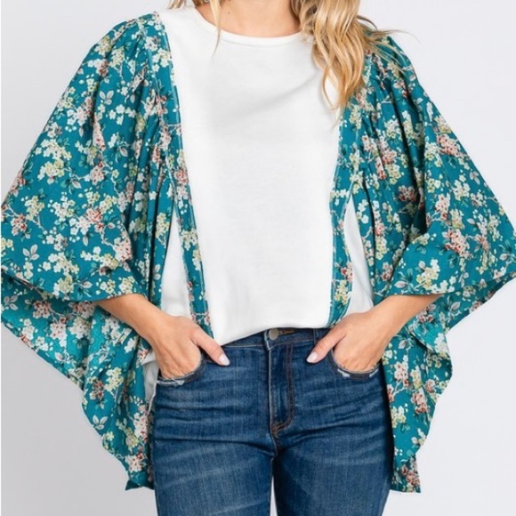 Floral Print Flutter Sleeve Oversized Top - Picture 1 of 5